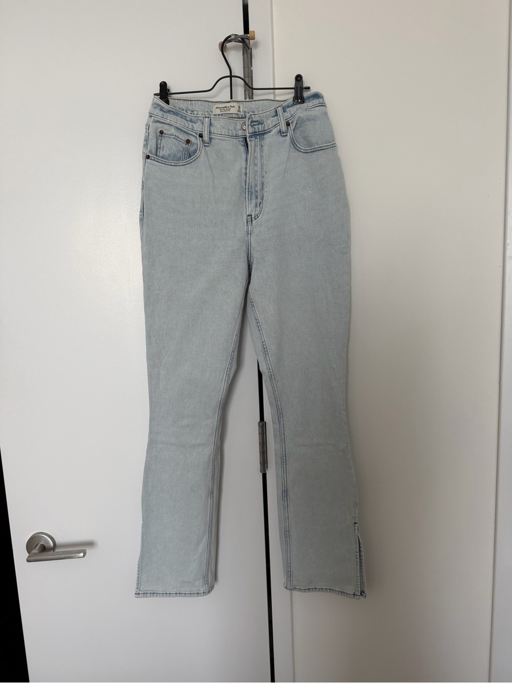 Abercrombie Curve Love Ultra High Rise 90s Slim Straight Jeans - size 28 / 6